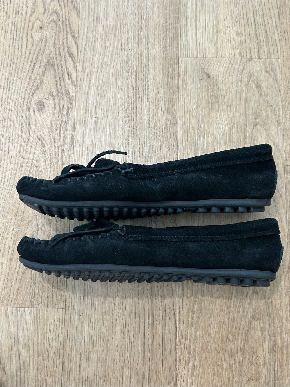 Minnetonka Women’s Black Suede Kilroy Moccasins Size 9.5 EUC - Picture 4 of 8